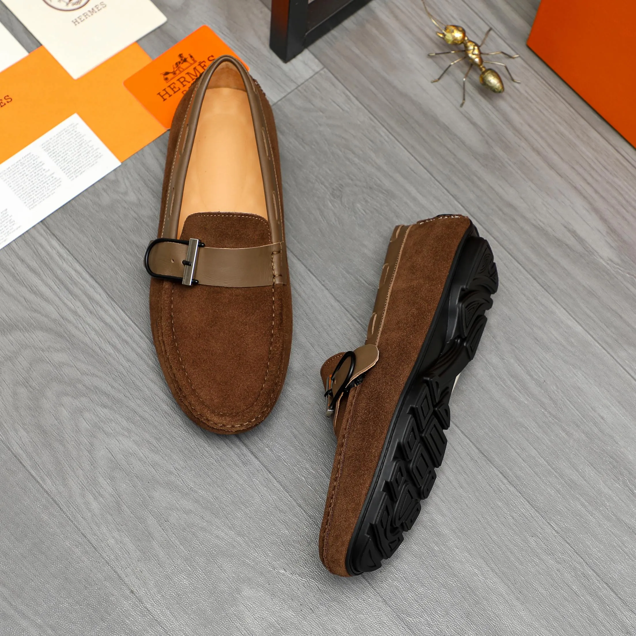 P380 Product trademark: HERMES "Hermes" casual slip-on men's shoes Regular size: 38-44 Product material: Selected frosted cowhide upper, pigskin lining, rubber outsole